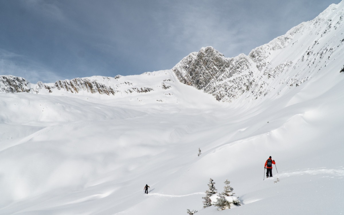 slitboarder heading towards ursus major in rogers pass