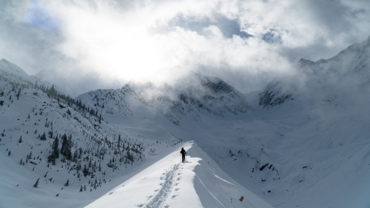spliboarder heading up the lily moraine on his way to sapphire col
