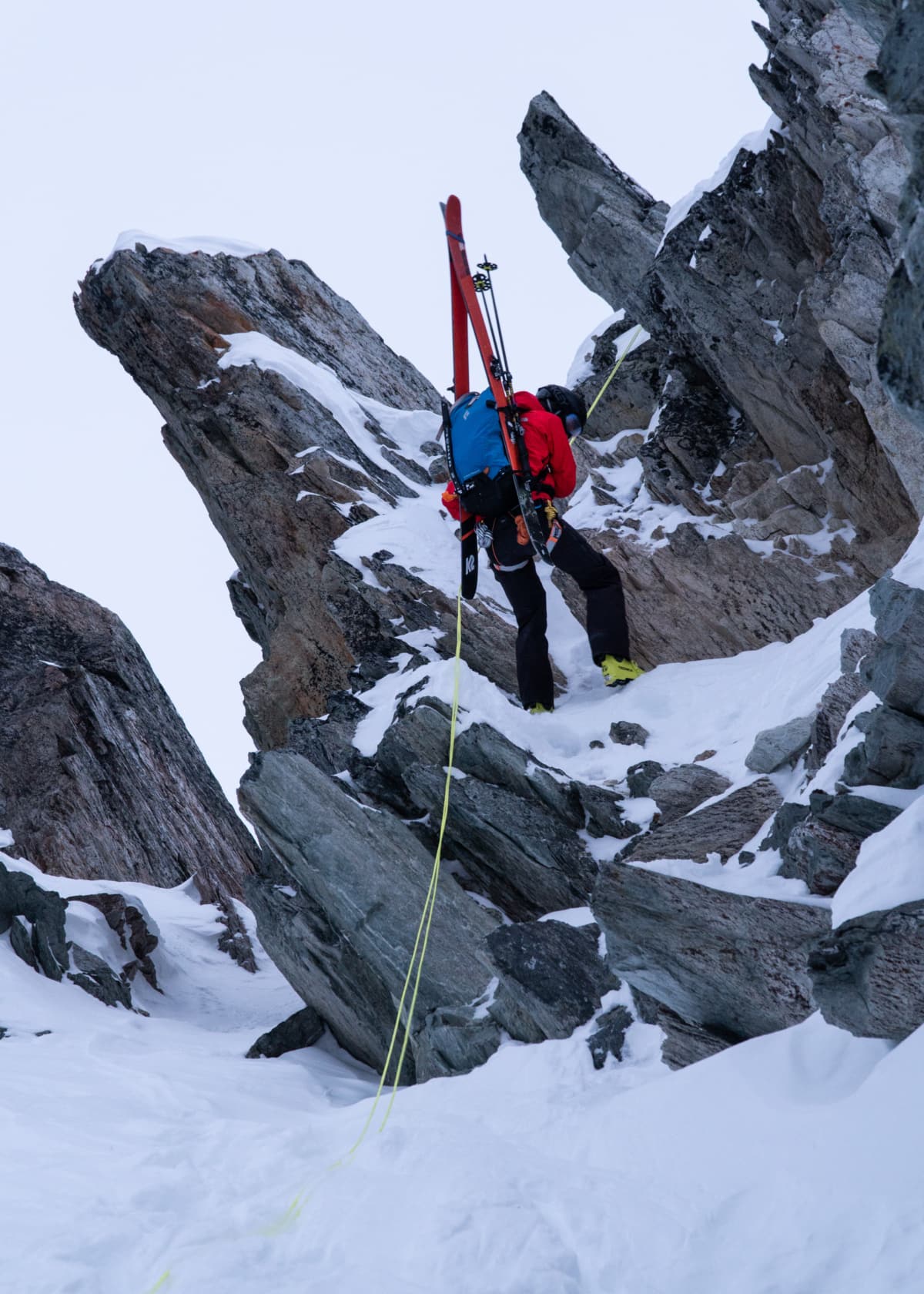 skier rappeling into the banana couloir from the macdonald sw ridge 1