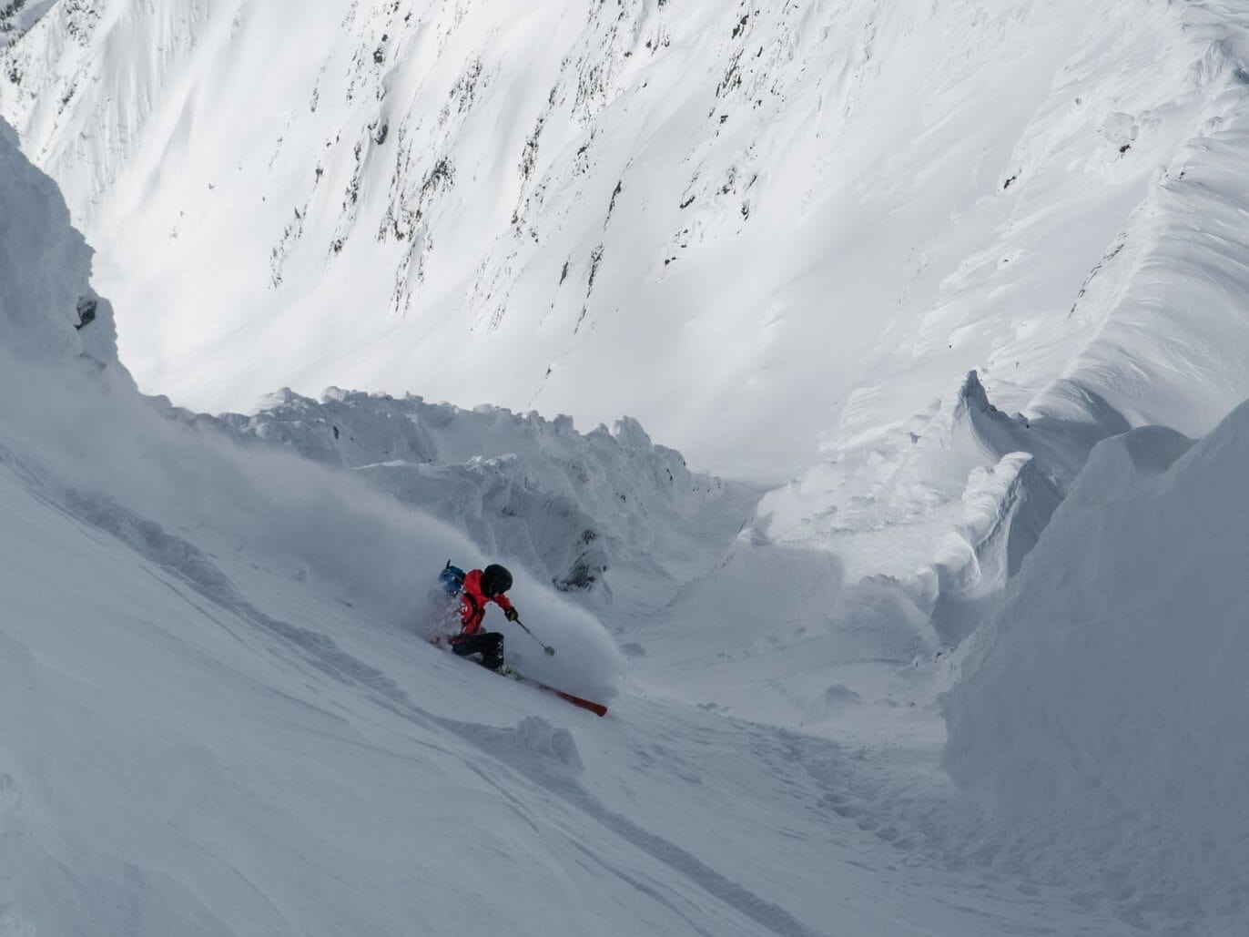 skier carving a turn down the avalanche nw couloir