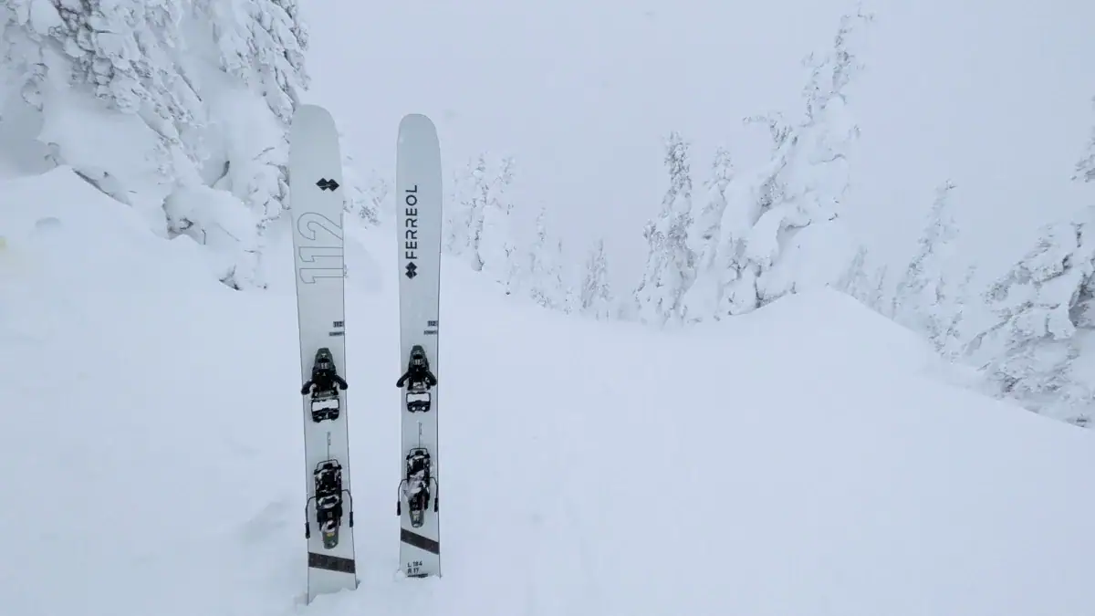 ferreol surfeur 112 skis in a winte landscape