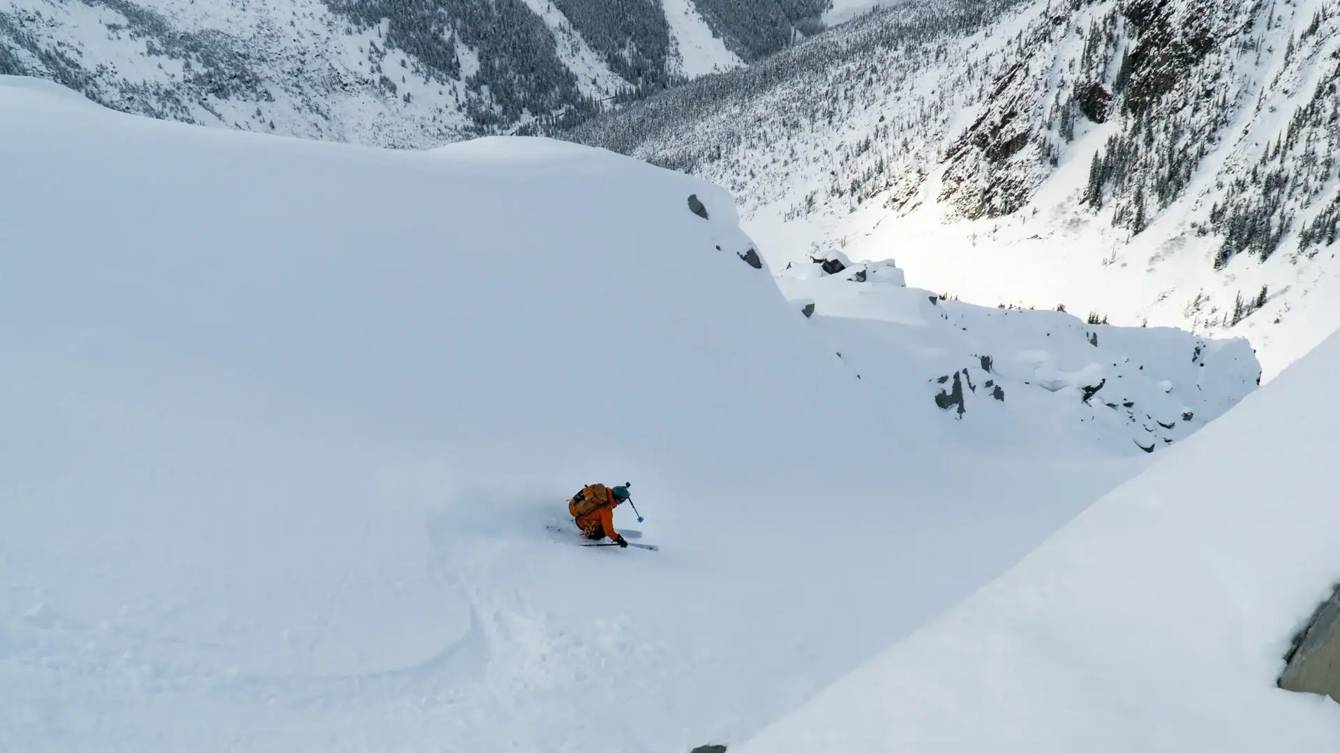 skier railing some turns down the lookout north couloir cropped
